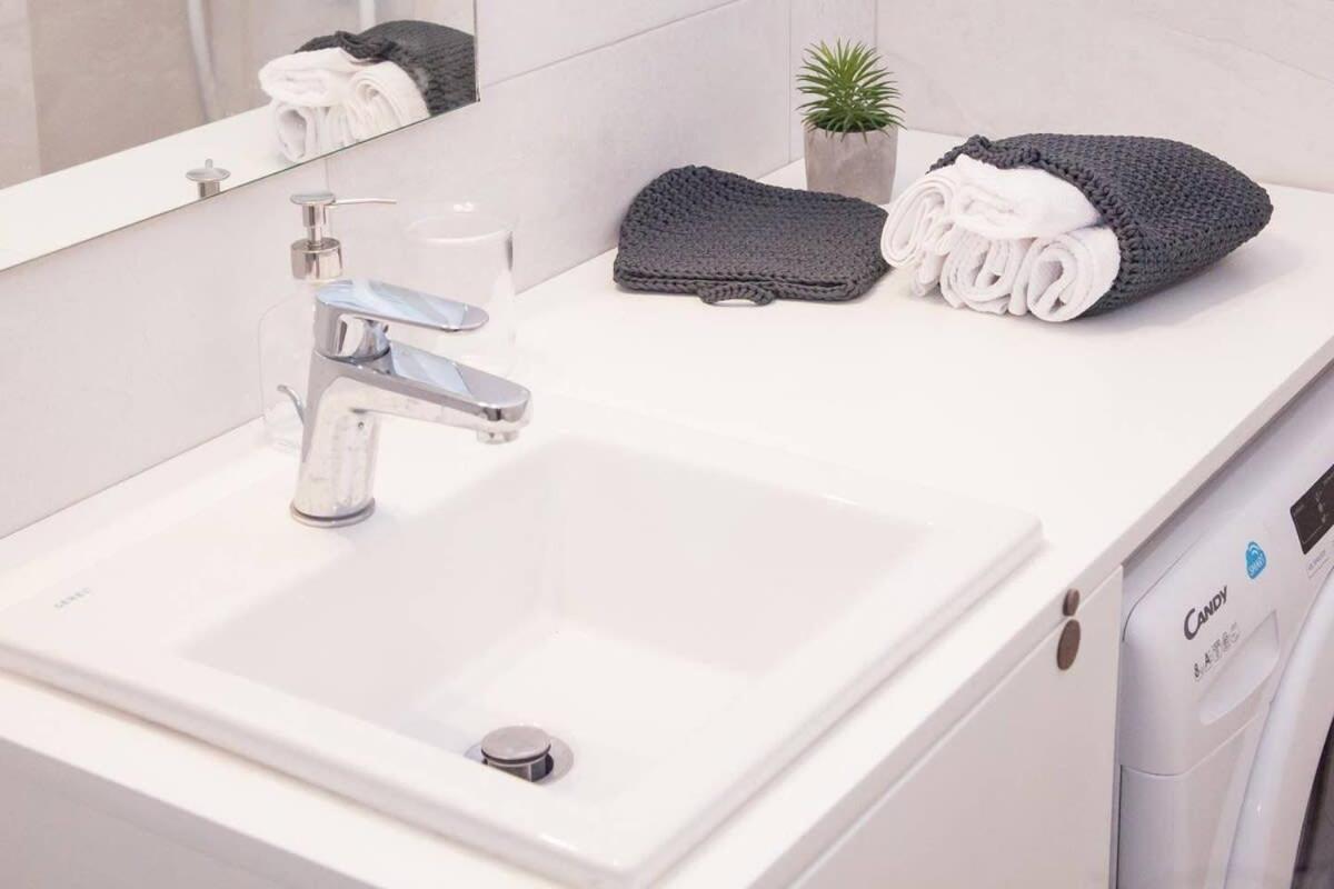 Fully Renovated, Modern Beauty In Central Athens! Extérieur photo