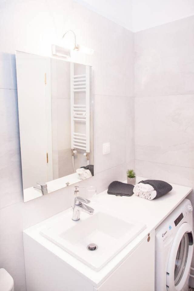 Fully Renovated, Modern Beauty In Central Athens! Extérieur photo